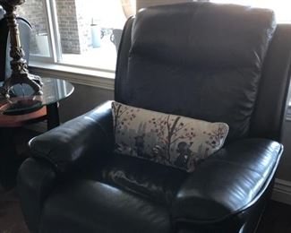 leather recliner with phone charger