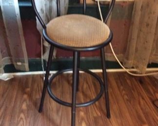 Metal swivel barstool https://ctbids.com/#!/description/share/331528