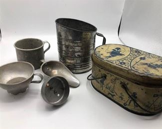 Antique Lunchbox and tin kitchen tools https://ctbids.com/#!/description/share/333233