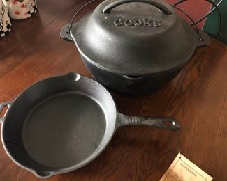 2 Cast Iron Pots https://ctbids.com/#!/description/share/333235