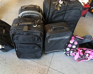 Wheeled Luggage 6 pieces https://ctbids.com/#!/description/share/331627