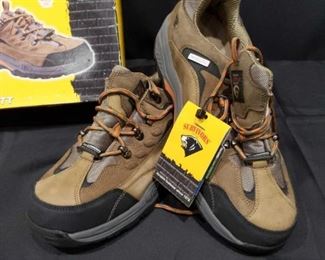New Hiking shoes Size 13