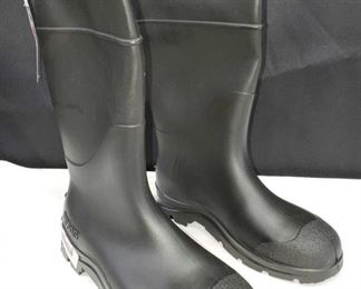 Servus Work boot - Size 8 - Women or Size 10 - Men.  Made by Honeywell in USA.