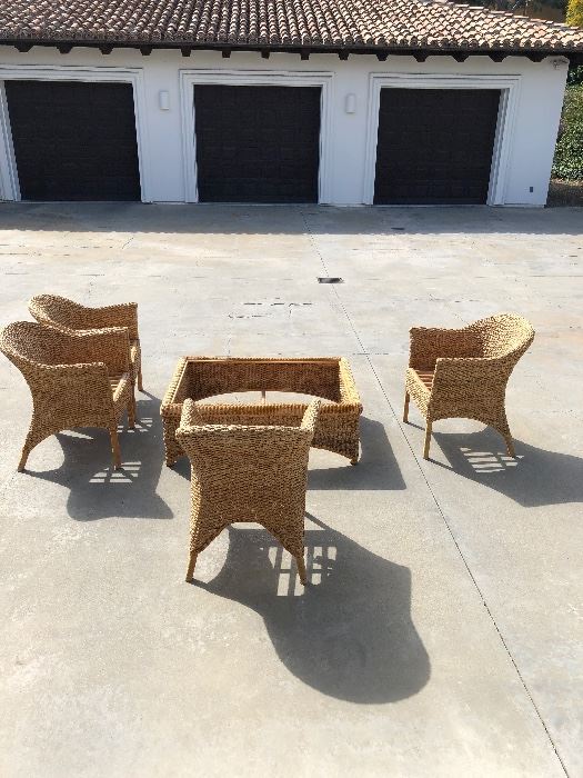 Woven Rattan set - Coffee table needs glass!