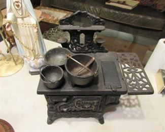 Cast iron salesman sample: Crescent