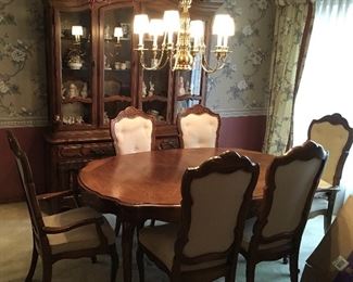 VINTAGE BEAUTIFUL THOMASVILLE DINING SET THAT INCLUDES DINING TABLE & CHAIRS, CHINA HUTCH, AND SIDE BOARD BUFFET. AVAILABLE FOR PRE SALE ( YOU CAN PURCHASE EARLY ), CALL FOR AVAILABILITY.