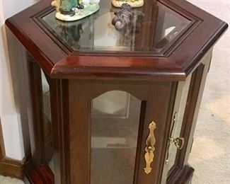 WOOD & GLASS SHORT FLOOR CABINET.