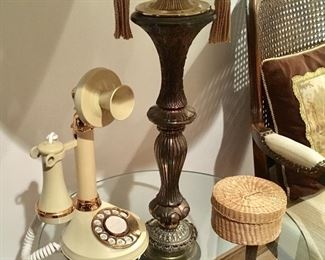 VINTAGE 70'S CANDLESTICK PHONE.