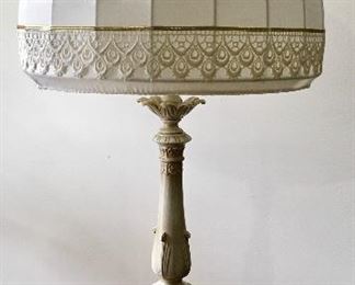 QUALITY VINTAGE STYLE TABLE LAMP.