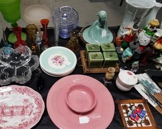 Glassware and oriental trinkets 