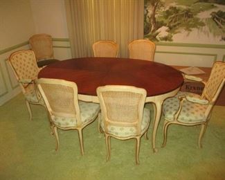 Kindel dining room set, includes oval table, 3 leaves and eight chairs, all in excellent condition