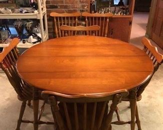 kitchen table with 6 chairs, and 2 extra leaves to expand
