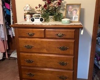 rock maple chest of drawers, picture, small radio, antique small lamp, vintage powder box