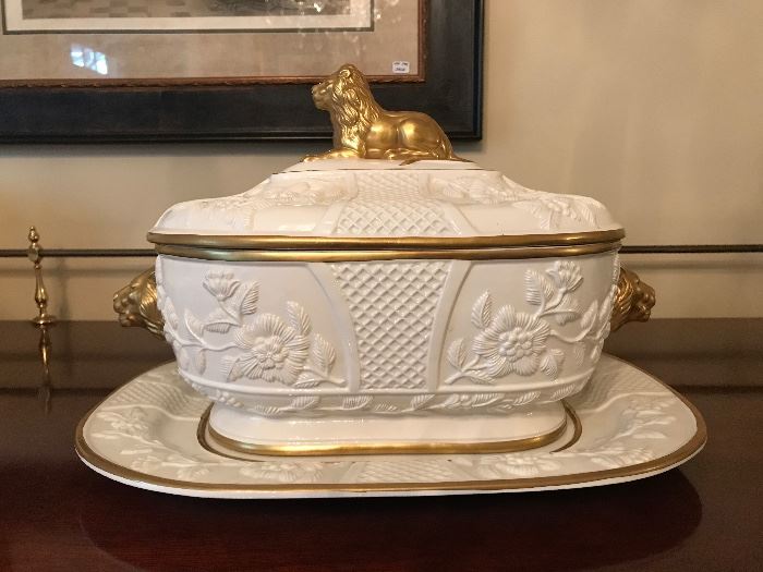 Mottahedeh  Lion Tureen and Stand 