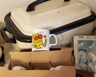 Columbia family scale, new Hamilton beach roaster oven, 6Six 1980 Pac-man mugs, Holly Hobbie child china tea set