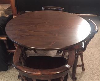 PINE DINING TABLE W/2  LEAVES & 6 CHAIRS