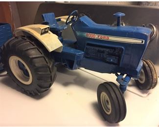 ERTL FORD 8000 TRACTOR WITH TRAILER