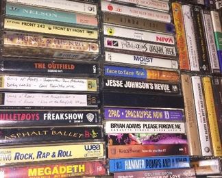 LARGE COLLECTION OF CASSETTES 
