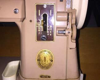 SINGER SEWING MACHINE MODEL 401A WITH CARRYING CASE & TABLE 