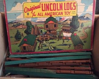 1943 SET OF LINCOLN LOGS 