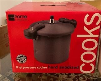Cooks pressure cooker new in box $15