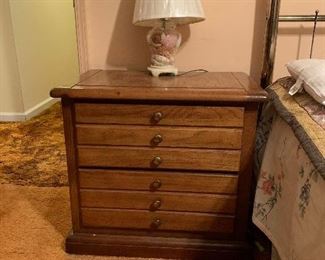 Pair of Bassett end tables $50
26 inches tall
28 inches wide
17.5 inches deep