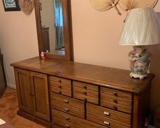 Bassett long dresser with mirror $100
73 inches long.
32 inches tall without mirror
52.5 inches with mirror
20 inches deep