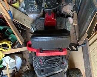 Craftsman riding lawnmower ( missing key ) $200 untested