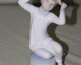 Lladro "Girl with Bonnet Hat"