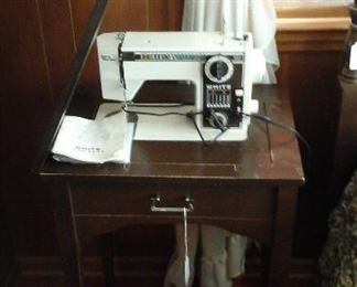 White model 1111 sewing machine (works )