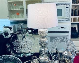 Pair of crackle mirror lamps, Tea set and crystal trays
