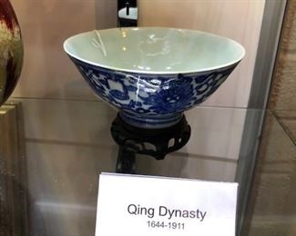 Antique Chinese bowl on stand