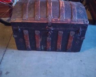 GREAT ANTIQUE TRUNK