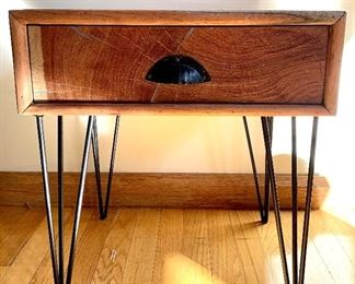Great little side table with hairpin legs