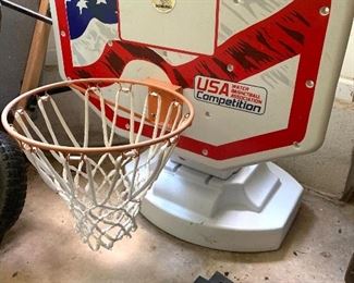 Basketball hoop for a swimming pool