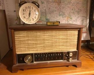 Vintage Zenith AM FM Radio