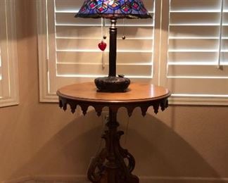 23" Round Accent Table, Stained Glass Lamp