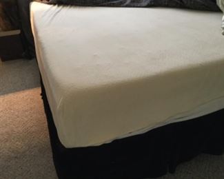 Ooh this is soooo comfortable, memory foam deluxe mattress, king!