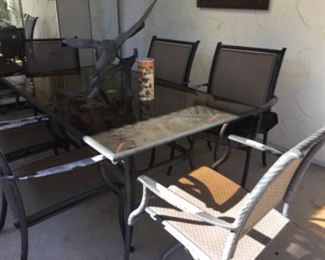 Patio set finish needs tlc on chairs but top perfect