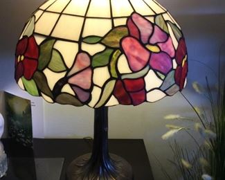 Tiffany style table lamp leaded glass shade