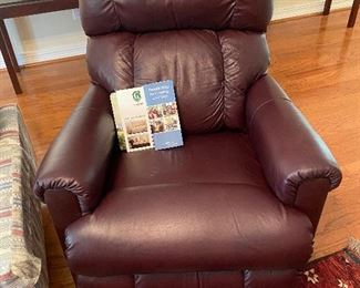 Lazy Boy leather recliner like new!