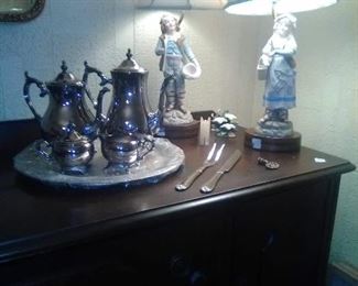 Porcelain figurine lamps 