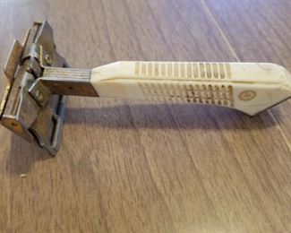 Antique razor priced at $3 obo.  You can call/text 785-580-6698 anytime to set an appt for purchase.  Thank you!