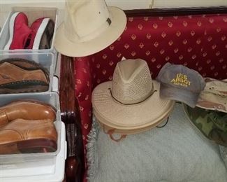 Bass pro fishing / yard hats. NOS with $35.00 price tags! Come get some for less than half price. 