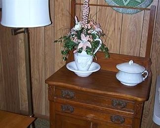 Washstand w / towel bar, floor lamp
