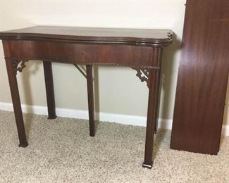 Stylish Convertible Table https://ctbids.com/#!/description/share/332955