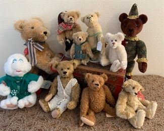 Assorted vintage bears. 