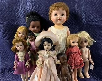 Assorted vintage dolls. 