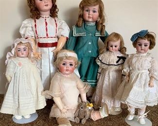 Rare key-wind walking Jumeau, assorted German dolls. 