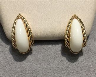 Earrings in Gold